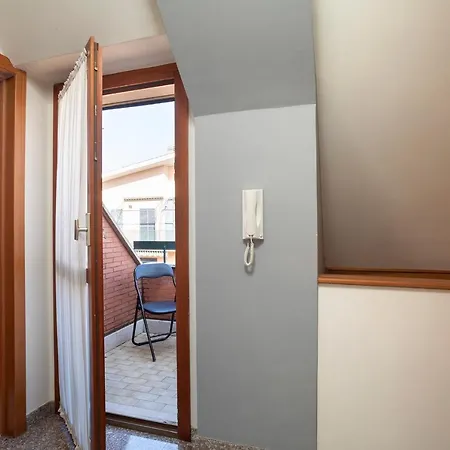 Anagnino White Apartment *